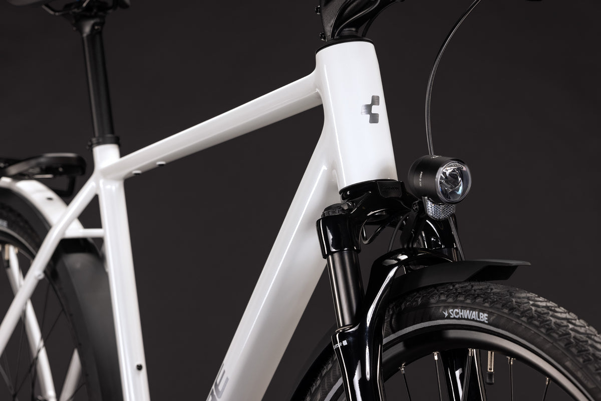 Cube Kathmandu Pro diamant metallicwhite´n´chrome (2027)