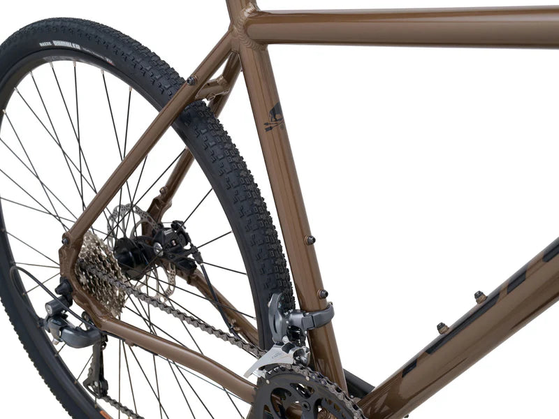 Kona 36e Rove AL 700 Bruin met Shimano Claris & Tektro Bark met zwarte decals (2025)