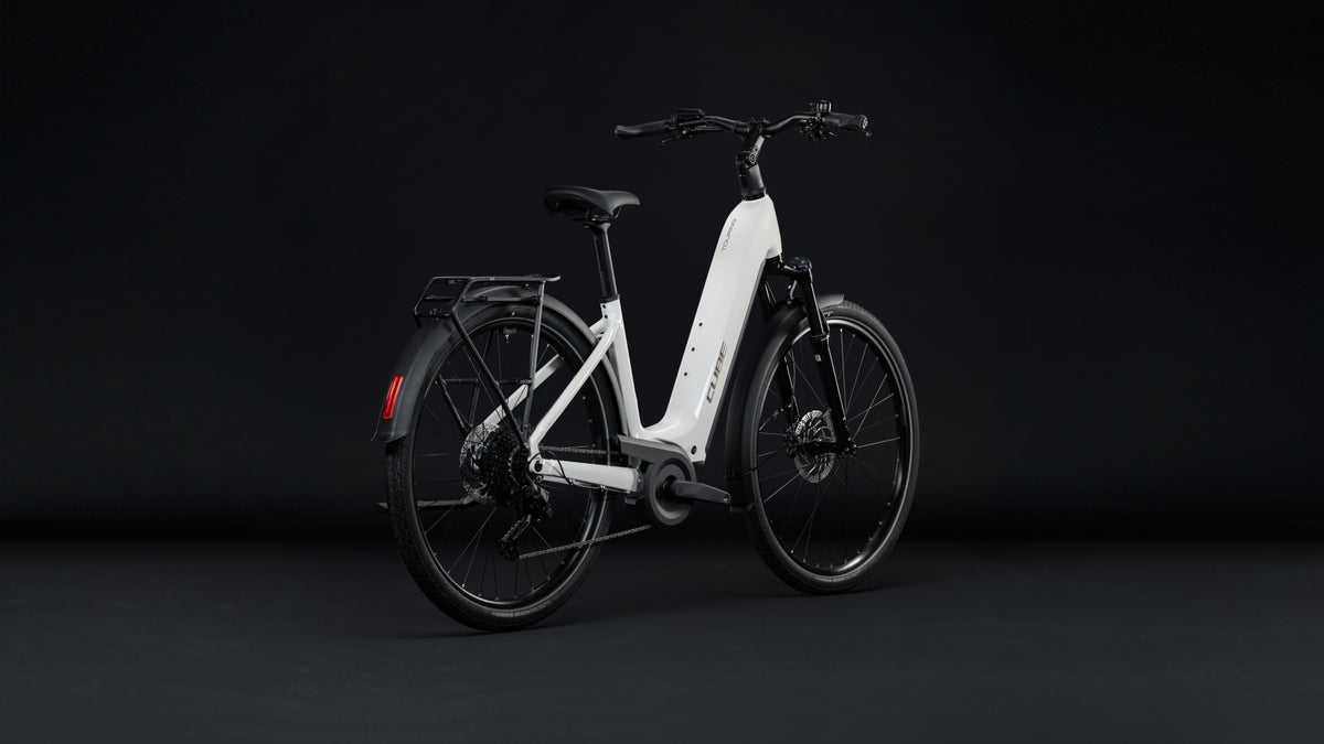 Cube Touring Hybrid ONE 600 Easy Entry metallicwhite´n´chrome (2027)
