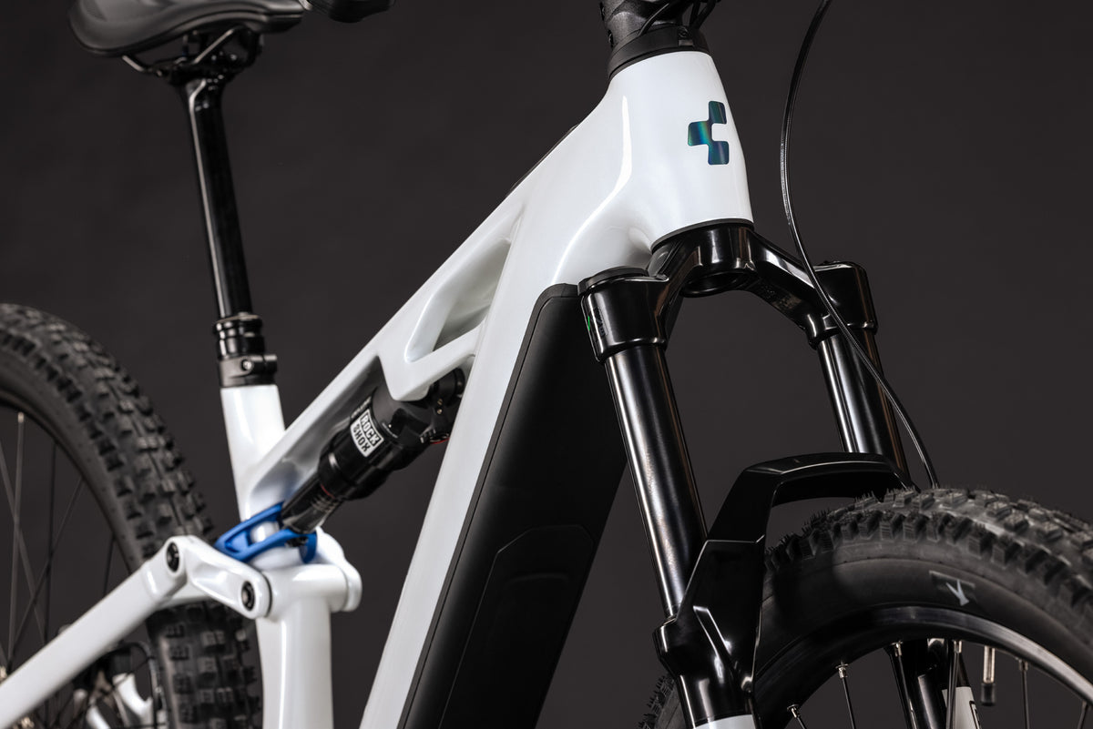 Cube Stereo Hybrid ONE44 HPC Pro 800 metallicwhite´n´blue (2027)
