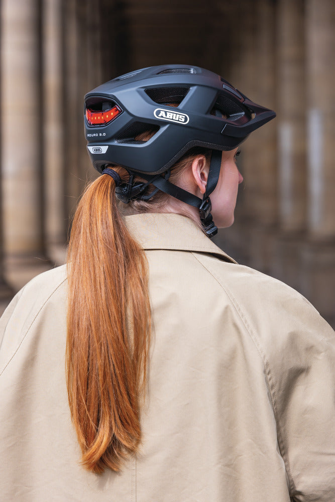 ABUS Aduro 3.0 LED Helm Urban race zwart