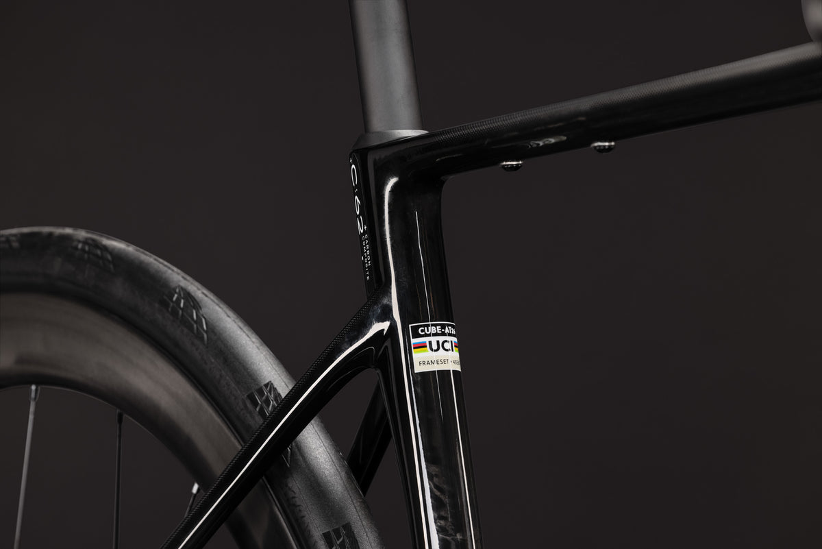 Cube Attain C:62 SLT carbon´n´wit (2027)
