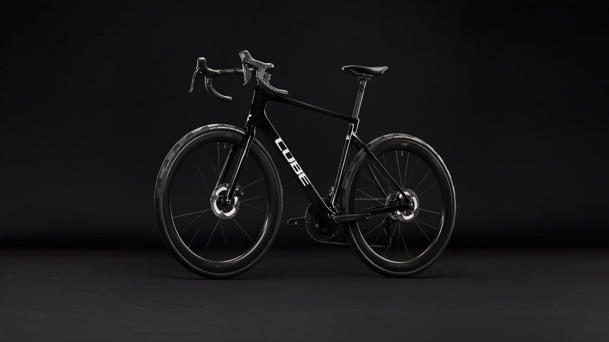 Cube Attain C:62 SLT carbon´n´wit (2027)