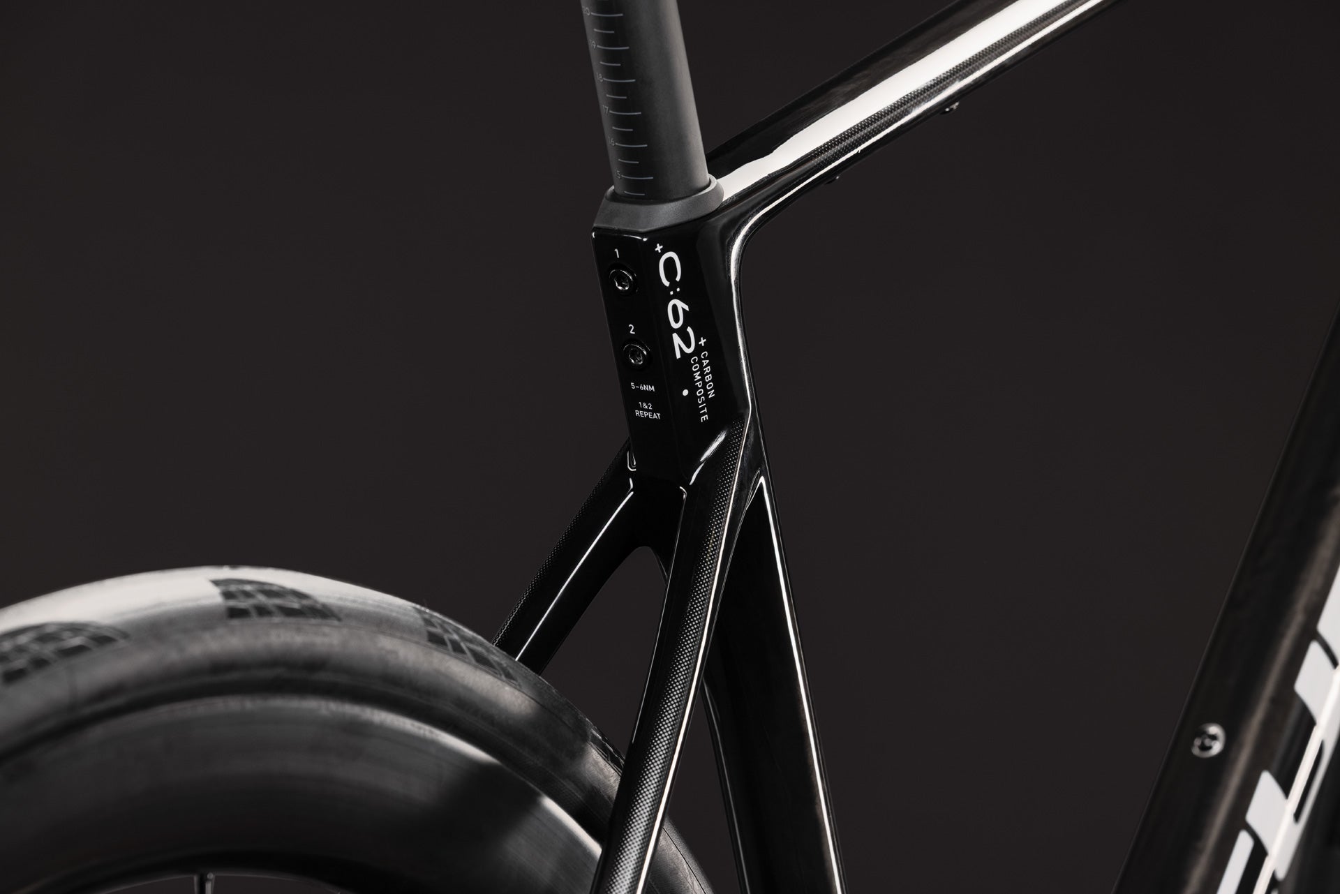 Cube Attain C:62 SLT carbon´n´wit (2027)