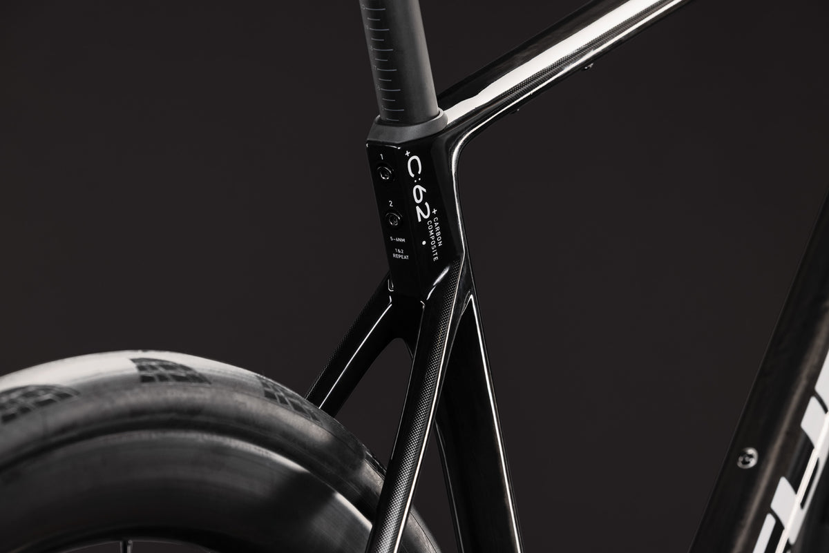 Cube Attain C:62 SLT carbon´n´wit (2027)