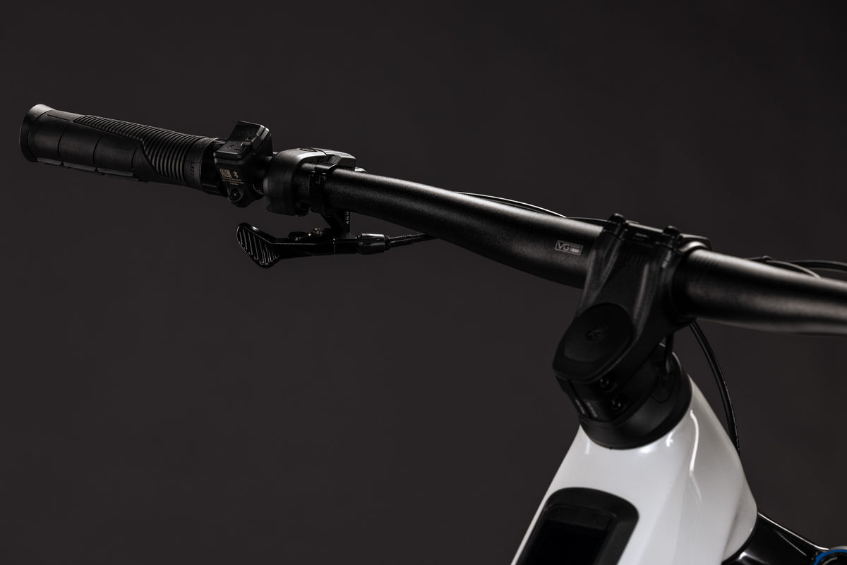 Cube Stereo Hybrid ONE44 HPC Pro 800 metallicwhite´n´blue (2027)