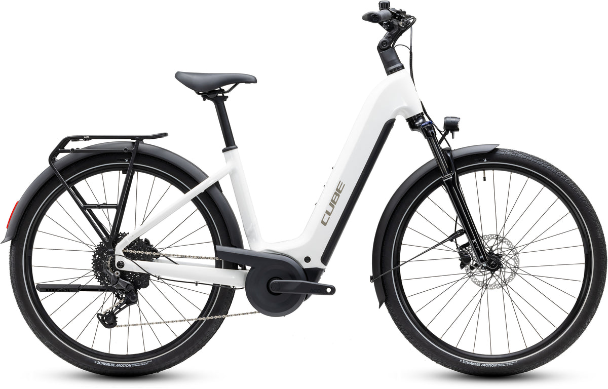 Cube Touring Hybrid ONE 600 Easy Entry metallicwhite´n´chrome (2027)