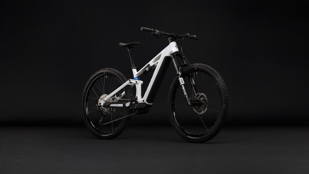 Cube Stereo Hybrid ONE44 HPC Pro 800 metallicwhite´n´blue (2027)
