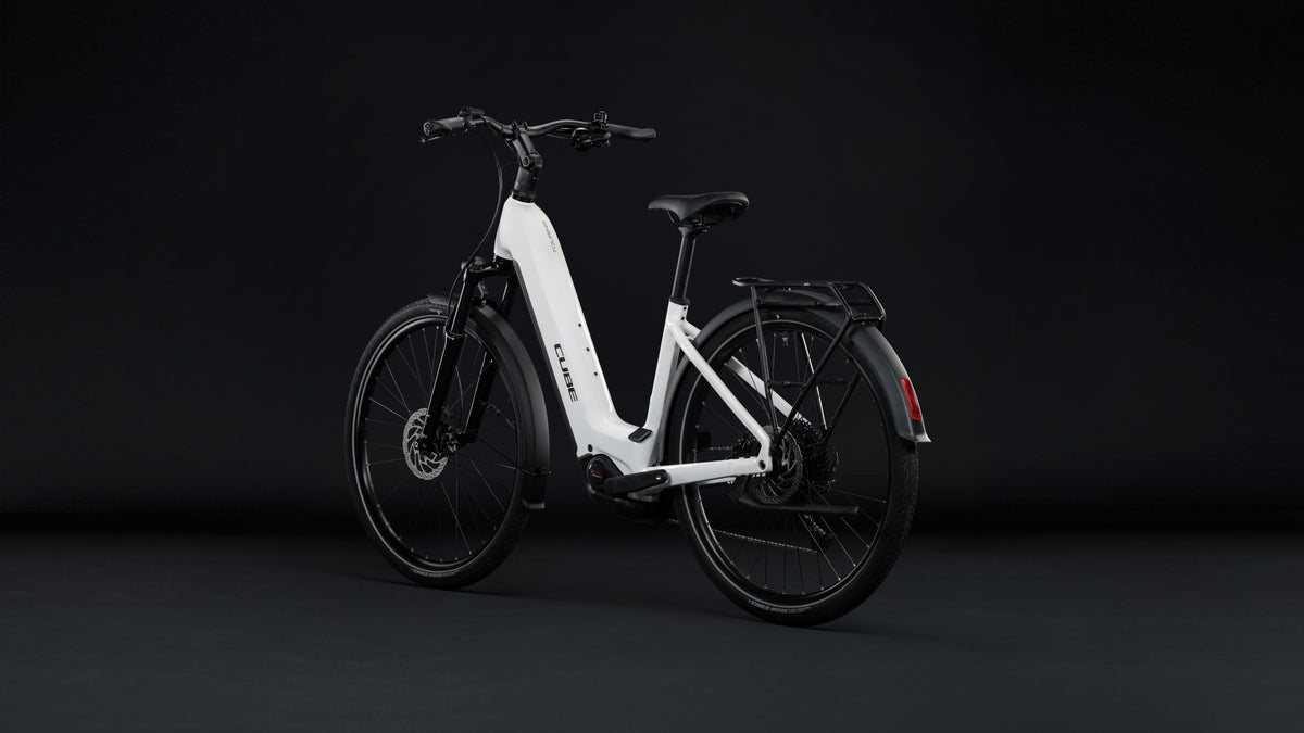 Cube Touring Hybrid ONE 600 Easy Entry metallicwhite´n´chrome (2027)