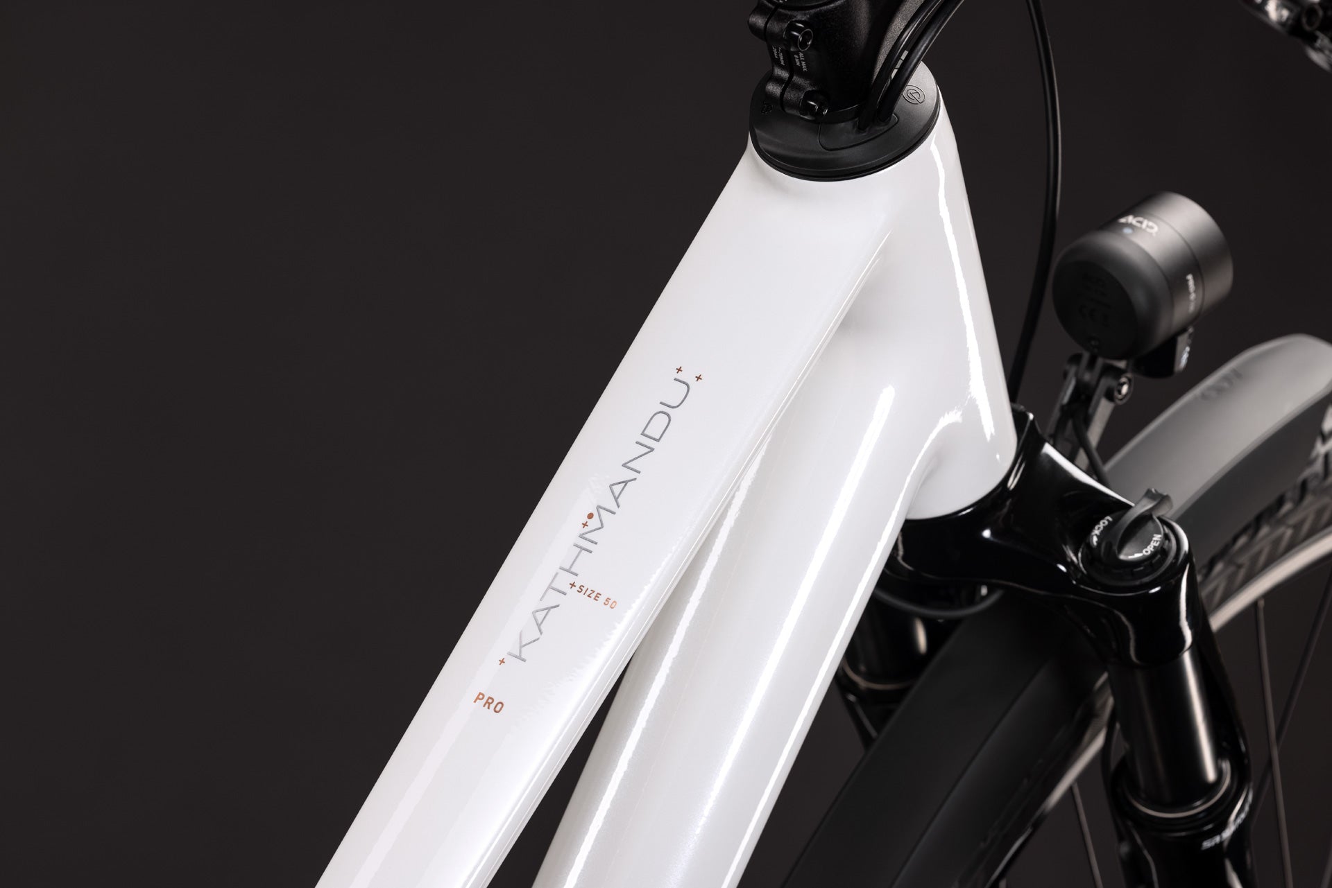 Cube Kathmandu Pro Trapez metallicwhite´n´chrome (2027)